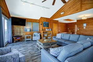 Smart TV - Oceanfront, dog-friendly house w/ WiFi, shared pool, AC, ocean view (Avon)