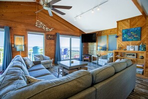 Smart TV - Oceanfront, dog-friendly house w/ WiFi, shared pool, AC, ocean view (Avon)