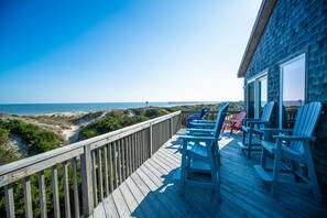 Property grounds - Oceanfront, dog-friendly house w/ WiFi, shared pool, AC, ocean view (Avon)