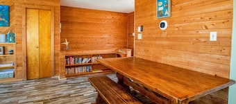 Oceanfront, dog-friendly house w/ WiFi, shared pool, AC, ocean view