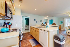 Fridge, microwave, oven, stovetop - Riverfront golf resort condo with fairway views, pool, tennis, & on-site dining (Sunset Beach)