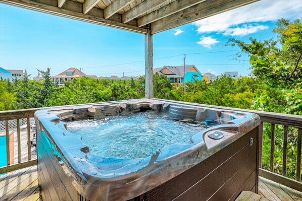 Outdoor spa tub