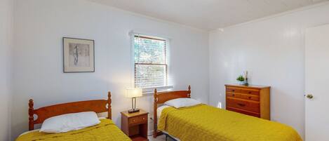 3 bedrooms, free WiFi, bed sheets, wheelchair access