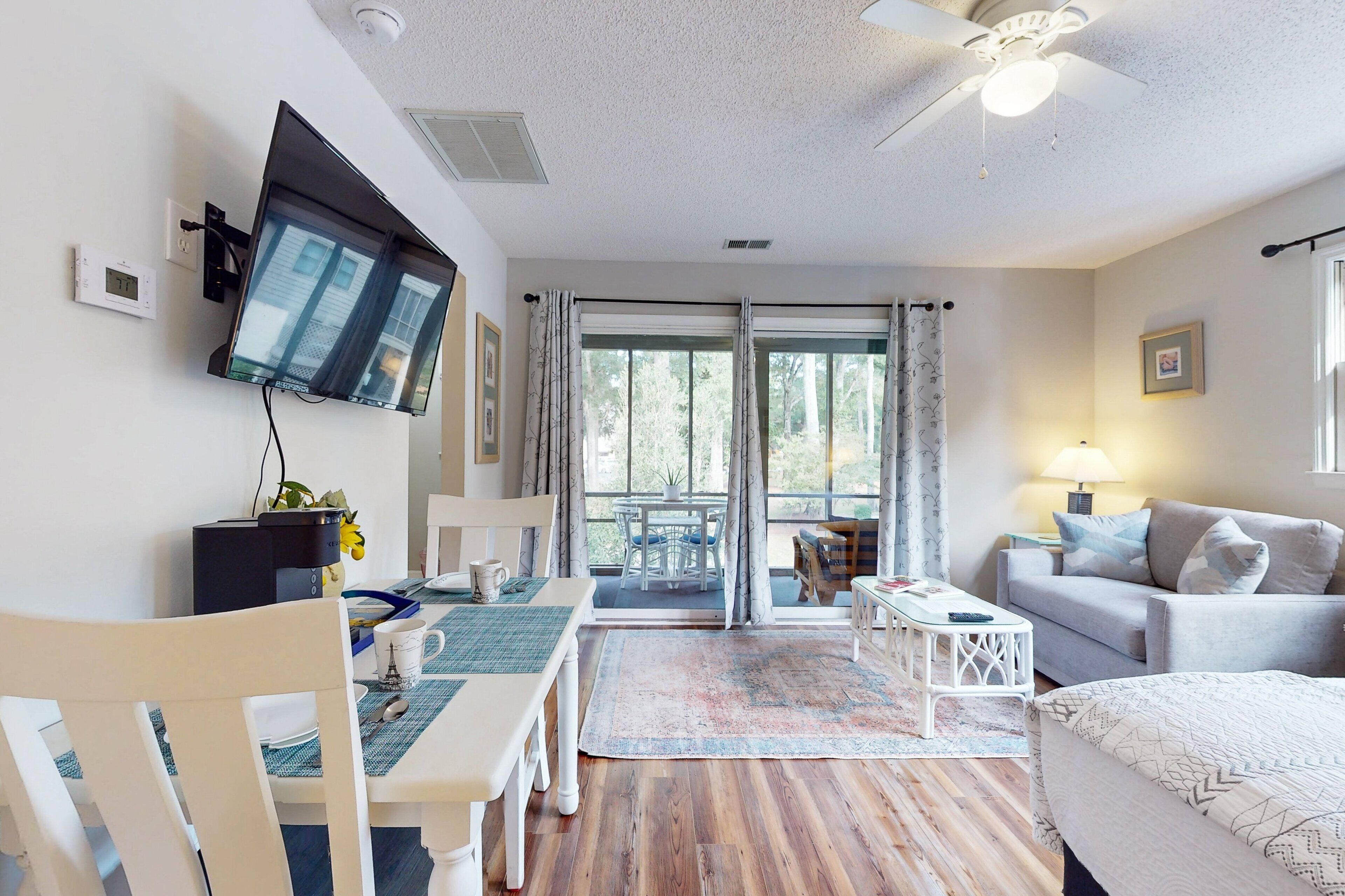 Télévision, baby-foot