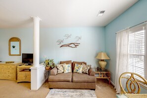 TV - Spacious double condo with pool access, patio & kitchens - snowbird-friendly (Sunset Beach)