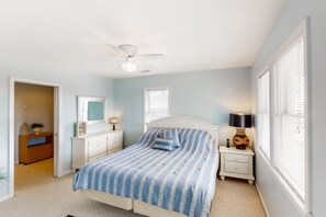 4 bedrooms, desk, iron/ironing board, free WiFi