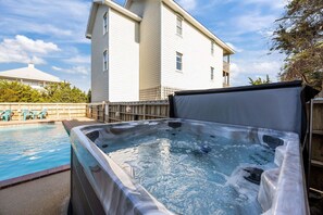 Baignoire à remous extérieure