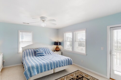 Dog-friendly home with private pool, hot tub, fast WiFi & AC