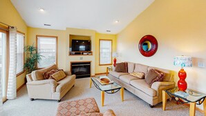 Smart TV, fireplace, DVD player - Lovely home with private pool, decks, amazing ocean view, & W/D (Hatteras)