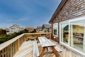 Outdoor dining - Lovely home with private pool, decks, amazing ocean view, & W/D (Hatteras)