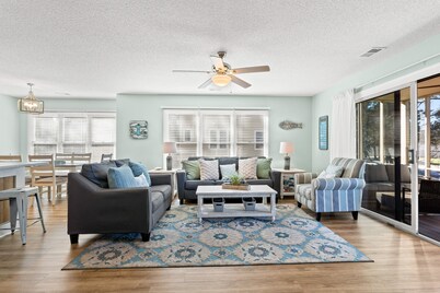 Beachside resort condo with screened balconies & golf