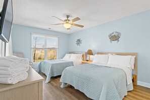 2 slaapkamers, een strijkplank/strijkijzer, reisbedje, internet