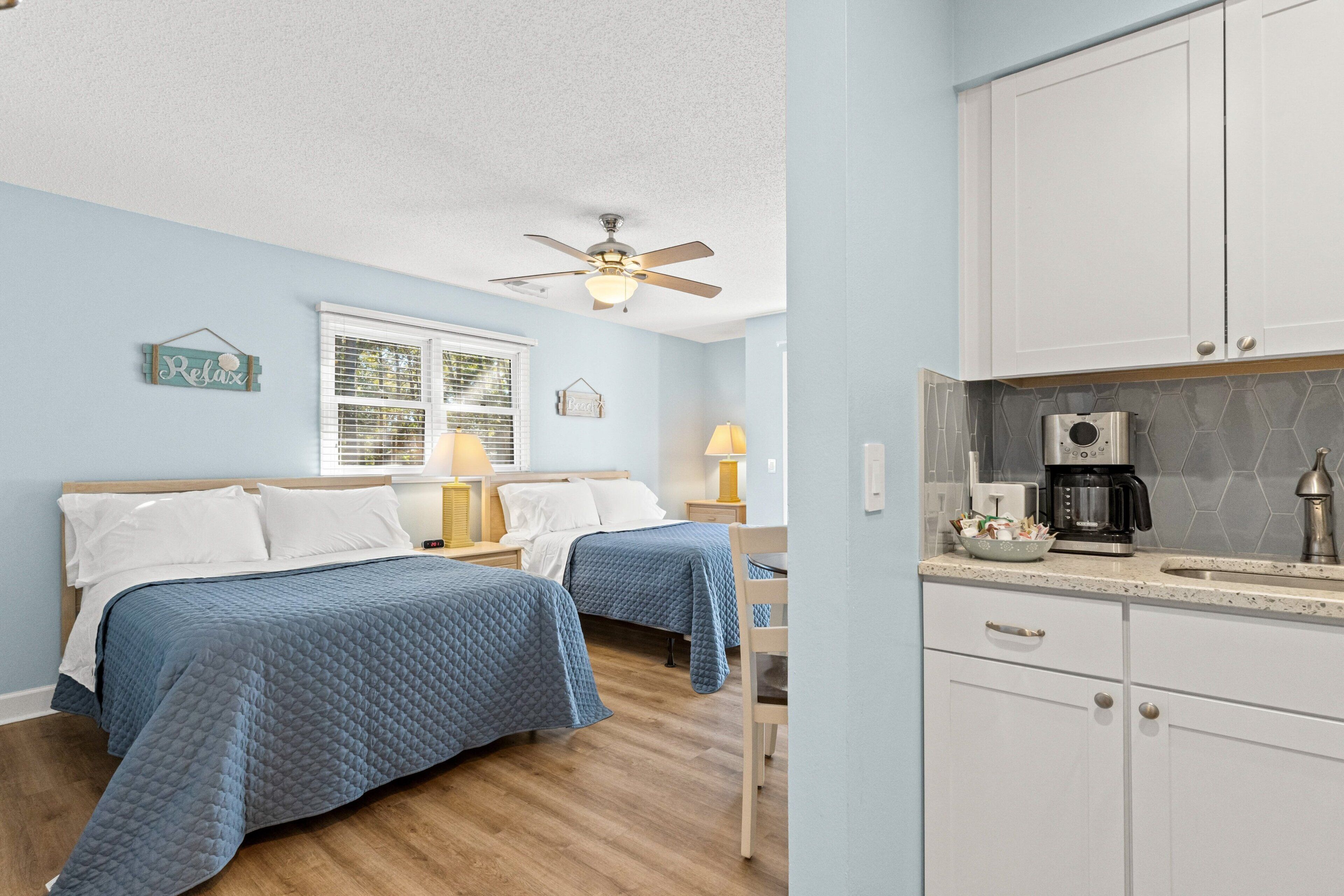 2 soverom, strykejern/-brett, reiseseng for barn og internettilgang