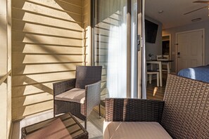 2 soverom, strykejern/-brett, reiseseng for barn og internettilgang