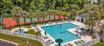 Great Egret Crossing: Beautiful dog-friendly coastal home close to beach, AC, and shared pool.
