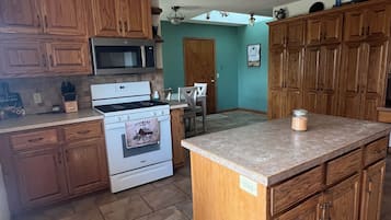 Micro-ondes, four, plaque de cuisson, lave-vaisselle