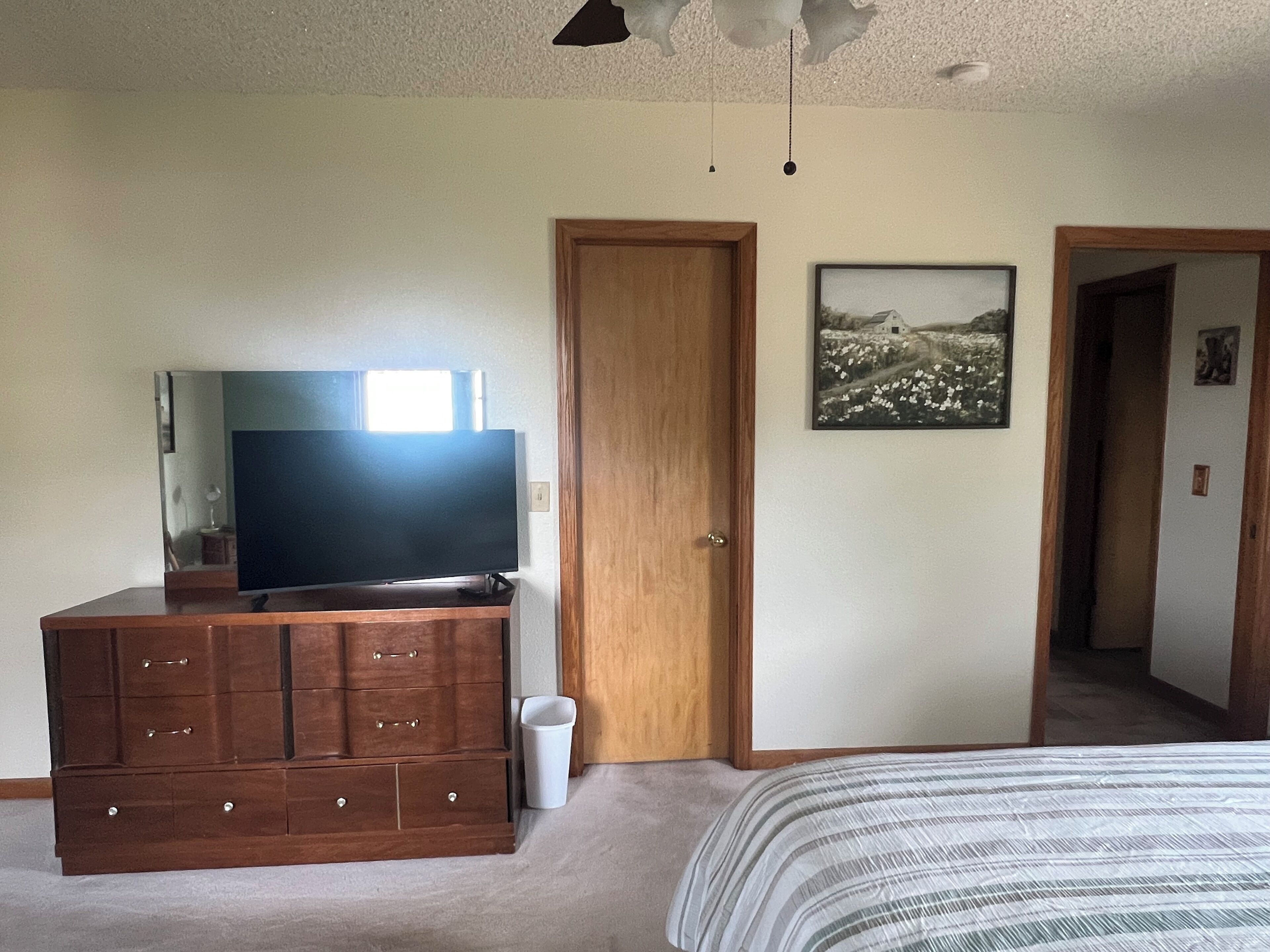 2 slaapkamers, een bureau, een strijkplank/strijkijzer, gratis wifi