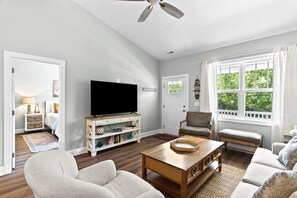 3 makuuhuonetta, silitysrauta/-lauta, ilmainen Wi-Fi, vuodevaatteet