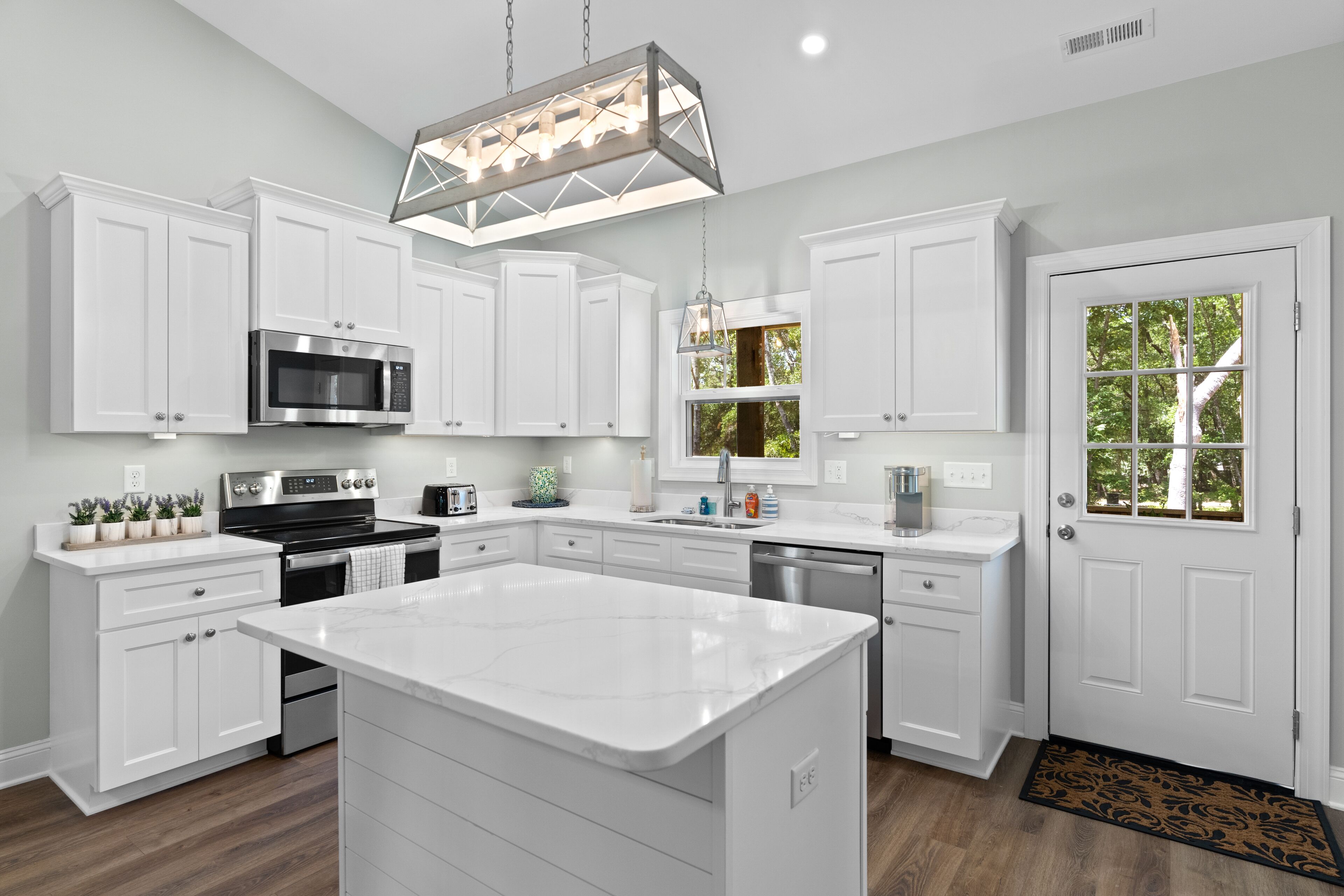 Refrigerador, microondas, horno y parrilla de estufa 