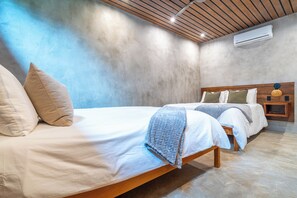 2 bedrooms, free WiFi, bed sheets - Bali Style 2-bedroom with salt water Pool, deck, outdoor bathtub, yoga deck (Ojochal)
