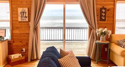 Dog-friendly oceanfront home with large deck, high-speed WiFi, washer/dryer & AC