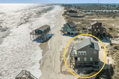 Dog-friendly oceanfront home with large deck, high-speed WiFi, washer/dryer & AC