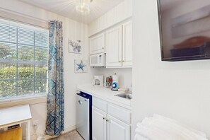 Mikrobølgeovn og kaffetrakter/tekoker