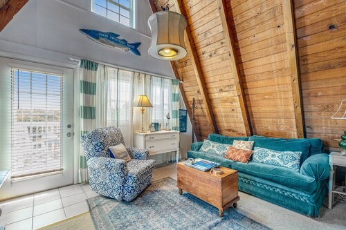 Attractive & Dog-Friendly Beachfront House w/Private W/D, AC, Free WiFi, & Patio