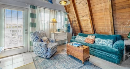 Attractive & Dog-Friendly Beachfront House w/Private W/D, AC, Free WiFi, & Patio