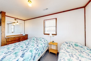 2 bedrooms, free WiFi, bed sheets - Oceanfront, Dog-Friendly House w/ Free WiFi, Ocean View, & Shared Pool (Buxton)