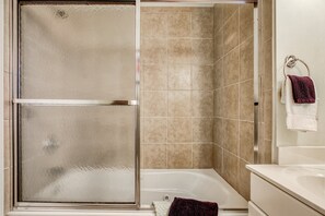 Douche, serviettes fournies