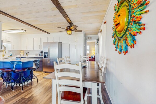 Dining - Oceanfront w/ beach access, amazing views, hot tub, chef's kitchen, & smart TVs (Holden Beach)