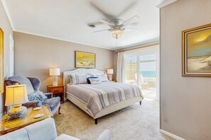 8 bedrooms, iron/ironing board, free WiFi, bed sheets - Oceanfront w/ beach access, amazing views, hot tub, kitchen, & smart TVs (Holden Beach)