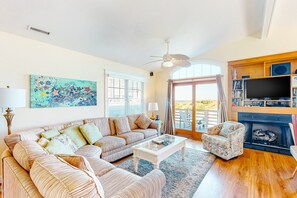 TV, peis, DVD-spiller og stereoanlegg