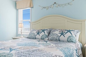 4 bedrooms, free WiFi, bed sheets - Barefeet Retreat: Oceanfront home with a Private Beach Access and Spacious Covered Porches (Holden Beach)