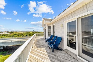 Terrace/patio - Sound-front home with private pool, hot tub, grill, outdoor shower, & water views (Rodanthe)