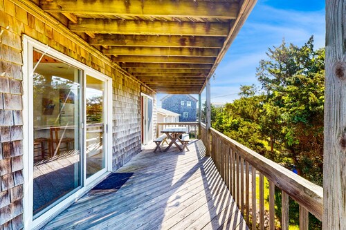 Ocean-view home with amazing sunset vista, pool access, steps to beach boardwalk
