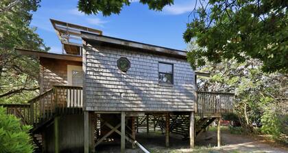 Drift Inn 16: Dog-friendly, crow's nest, ocean view