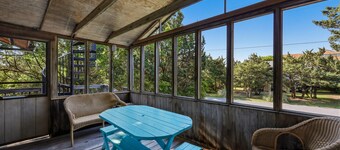 Drift Inn 16: Dog-friendly, crow's nest, ocean view