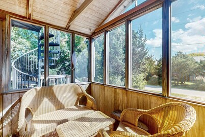 Drift Inn 16: Dog-friendly, crow's nest, ocean view