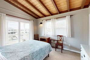 4 bedrooms, iron/ironing board, free WiFi, bed sheets - Waterfront home with floating dock on canal, fish station - walk to beach (Holden Beach)