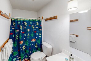 Een douche, handdoeken