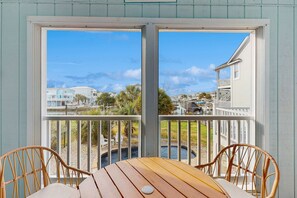 Dining - Waterway front home w/ private pool, fenced yard, boat dock, short walk to beach (Holden Beach)