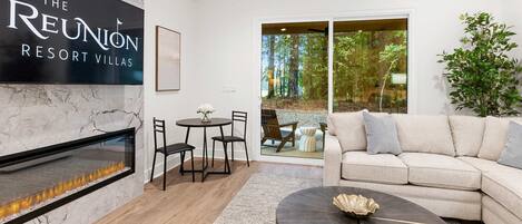 Télévision, cheminée