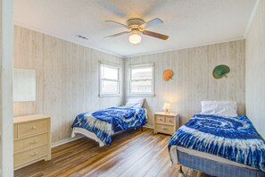 4 bedrooms, iron/ironing board, free WiFi, bed sheets