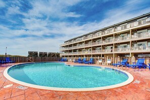Pool - Oceanfront condo with wraparound balcony, fast WiFi, and on-site pool/hot tub (Hatteras)