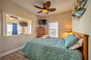 3 bedrooms, free WiFi, bed sheets, wheelchair access - Oceanfront condo with wraparound balcony, fast WiFi, and on-site pool/hot tub (Hatteras)