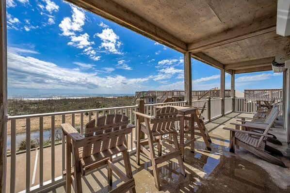 Terrace/patio - Oceanfront condo with wraparound balcony, fast WiFi, and on-site pool/hot tub (Hatteras)