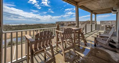 Oceanfront condo with wraparound balcony, fast WiFi, and on-site pool/hot tub