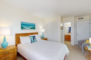 2 bedrooms, travel crib, free WiFi, bed sheets - Oceanfront condo with outdoor pool, W/D BBQ, and balcony (Rodanthe)